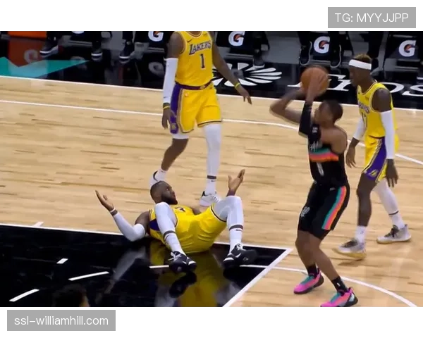 福克斯背靠背合砍109分 得分爆发力引人注目